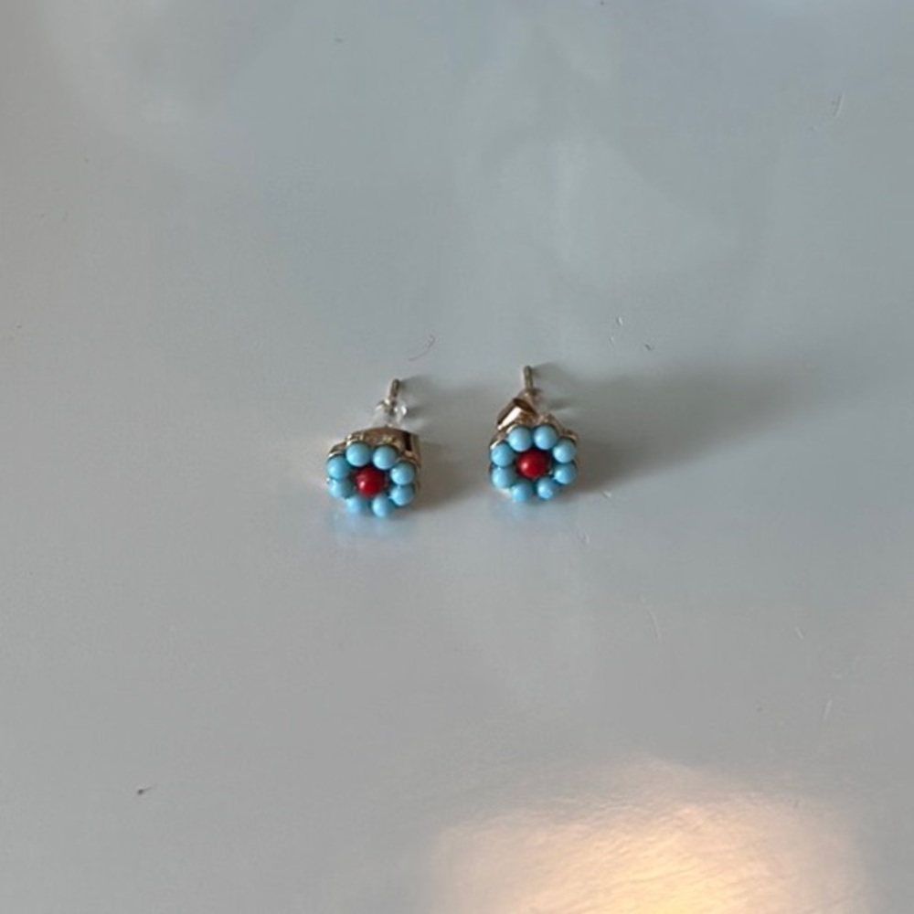 NWOT 🌼 floral stud earrings 🌼 - Picture 5 of 7
